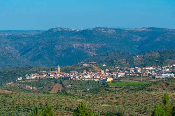 Freixo de Espada Portekiz 'de bir Cinta köyü.