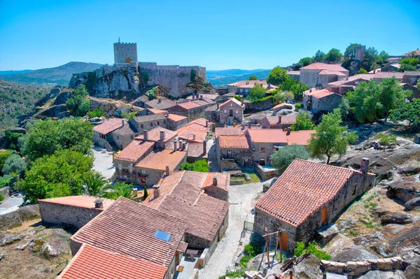 Portekiz 'in Sortelha kentindeki kalenin havadan görünüşü.