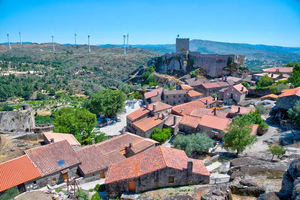 Portekiz 'in Sortelha kentindeki kalenin havadan görünüşü.