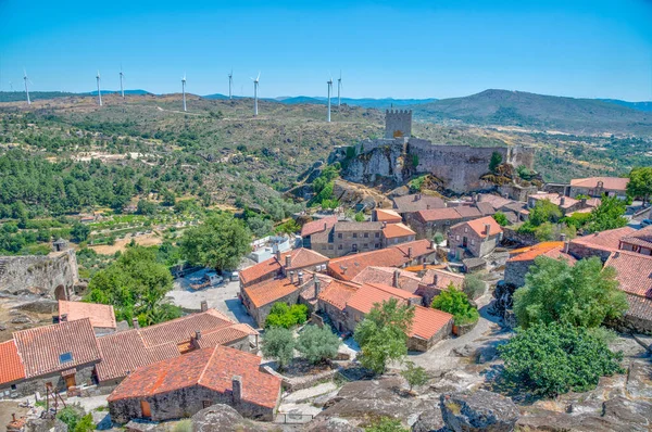 Portekiz 'in Sortelha kentindeki kalenin havadan görünüşü.