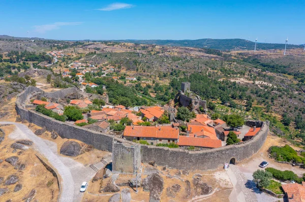 Portekiz 'in Sortelha kentindeki kalenin havadan görünüşü.