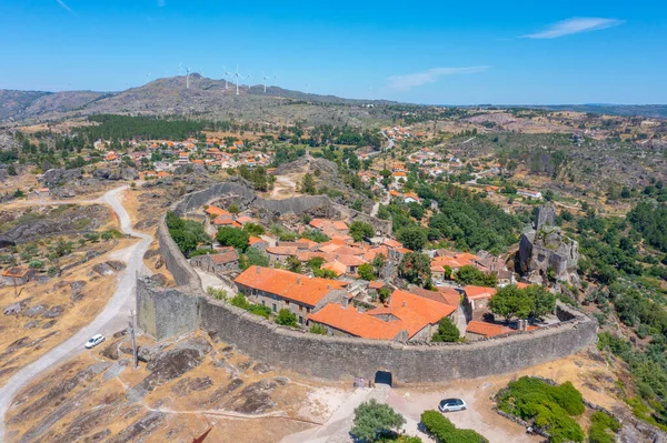 Portekiz 'in Sortelha kentindeki kalenin havadan görünüşü.