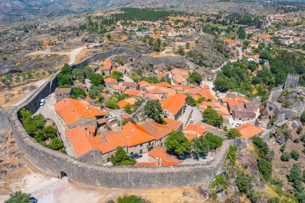 Portekiz 'in Sortelha kentindeki kalenin havadan görünüşü.