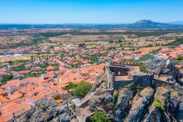 Portekiz 'in Penha Garcia kasabasındaki kalenin hava görüntüsü..
