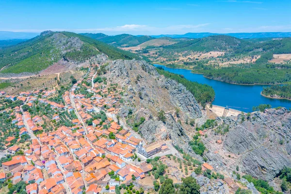 Portekiz 'in Penha Garcia kasabasındaki kalenin hava görüntüsü..