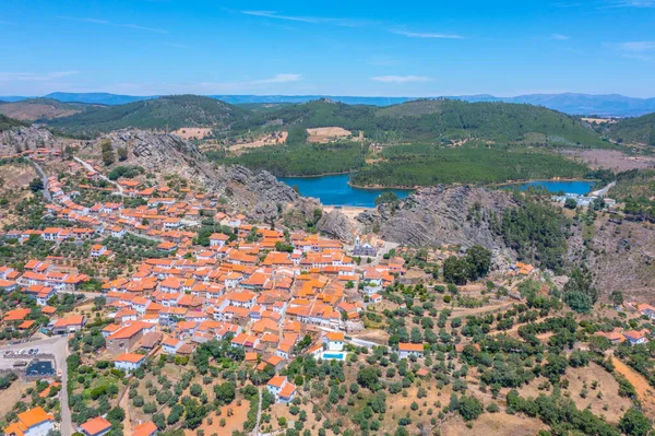 Portekiz 'in Penha Garcia kasabasındaki kalenin hava görüntüsü..