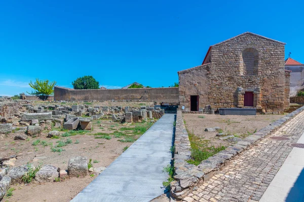 Portekiz 'in eski Idanha-a-Velha kasabasındaki katedral..