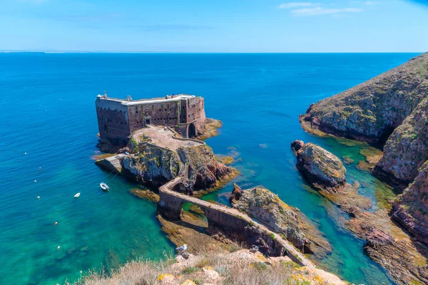 Portekiz 'deki Berlenga Grande Takımadasında Sao Joao Baptista Kalesi.