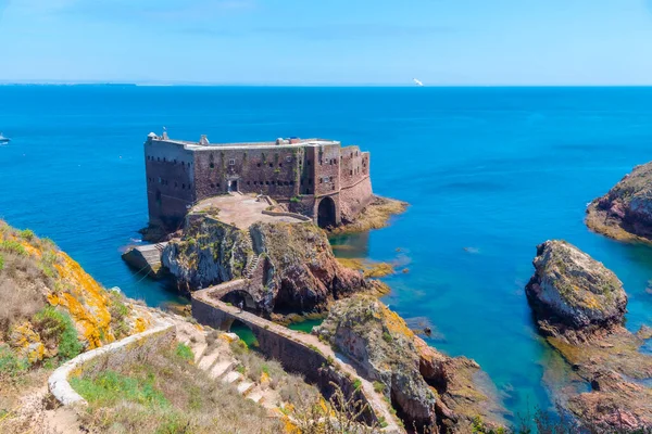 Portekiz 'deki Berlenga Grande Takımadasında Sao Joao Baptista Kalesi.