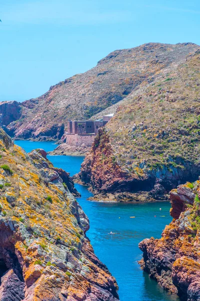 Portekiz 'deki Berlenga Grande Takımadasında Sao Joao Baptista Kalesi.