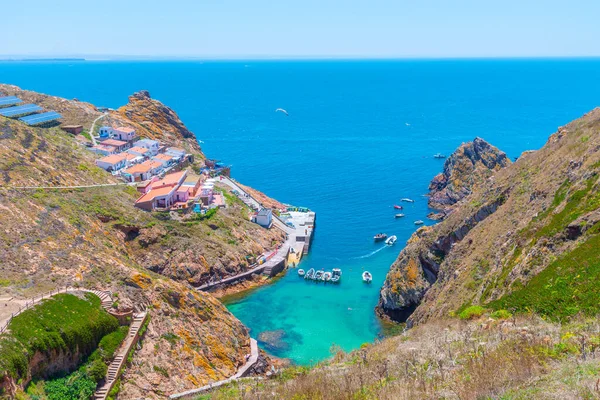 Portekiz 'deki Berlanga Grande Adası' nın bir körfezi manzarası.