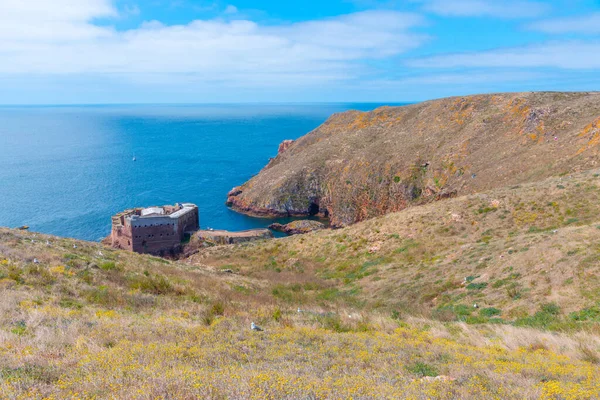 Portekiz 'deki Berlenga Grande Takımadasında Sao Joao Baptista Kalesi.