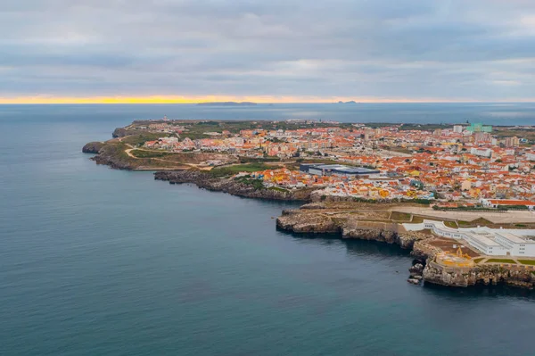 Portekiz 'in Penis kasabasının hava manzarası.