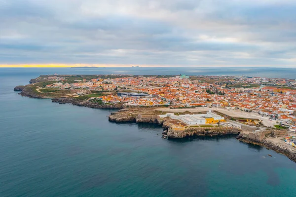 Kale deniz kenarında ya da Portekiz 'in Penishe kasabasında..