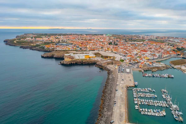 Portekiz 'in Penis kasabasının hava manzarası.