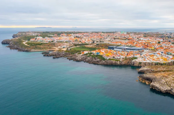 Portekiz 'in Penis kasabasının hava manzarası.