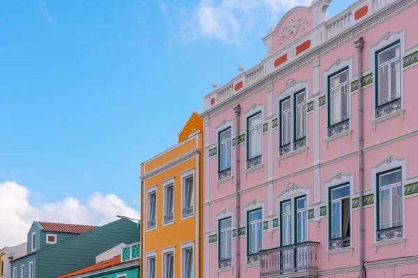 Portekiz 'in Horta kasabasında renkli cepheler.