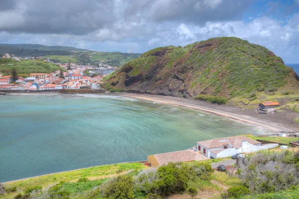 Portekiz 'deki Faial Adası' ndaki Porto Pim plajı..