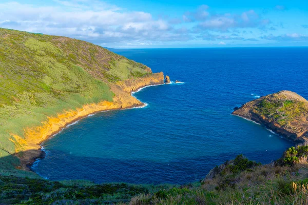 Portekiz, Azores 'deki Faial Adası' ndaki Monte de Guia Koyu..