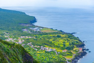Miradouro da Ribeira das Cabras 'dan görüntü Faial Adası, Azores, Portekiz.