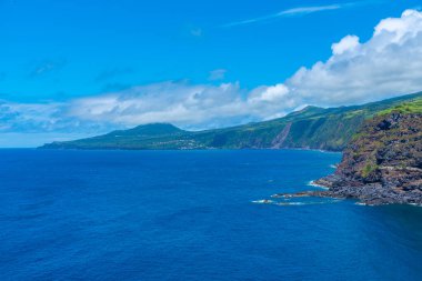 Portekiz 'deki Faial adasının kıyı şeridi.