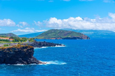 Portekiz 'deki Faial adasının kıyı şeridi.