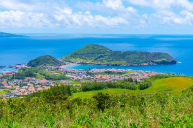 Monte de guia, Azores, Portekiz 'in hakim olduğu Faial Adası Panoraması.