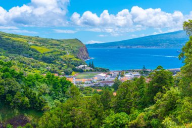 Portekiz 'deki Faial adasının kıyı şeridi.