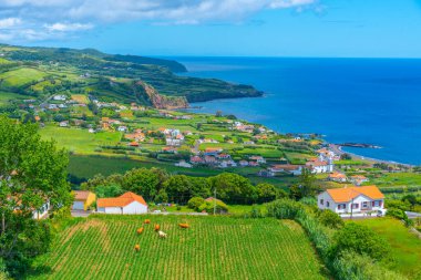 Portekiz, Azores 'teki Periler adasının kırsal manzarası.