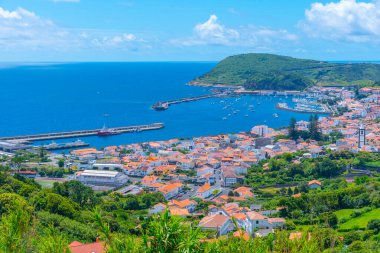 Faial Adası 'ndaki Portekiz şehri Horta' nın havadan görünüşü.