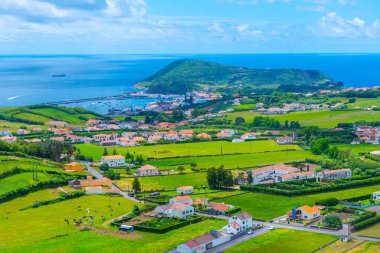 Faial Adası 'ndaki Portekiz şehri Horta' nın havadan görünüşü.