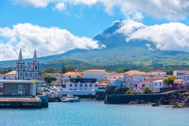 Portekiz, Azores Pico Adası 'ndaki Madalena limanı..