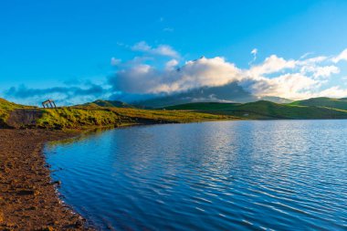 Pico Dağı, Lagoa do Capitao, Azores, Portekiz 'in arkasında..