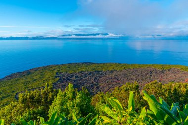 Portekiz 'deki Pico adasının kıyı şeridi.