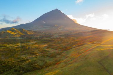 Pico adasının manzarası Pico Dağı, Azores, Portekiz egemenliğinde..