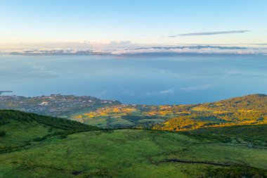 Portekiz 'deki Pico adasının kıyı şeridi.