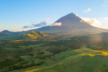 Pico adasının manzarası Pico Dağı, Azores, Portekiz egemenliğinde..