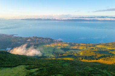 Portekiz 'deki Pico adasının kıyı şeridi.