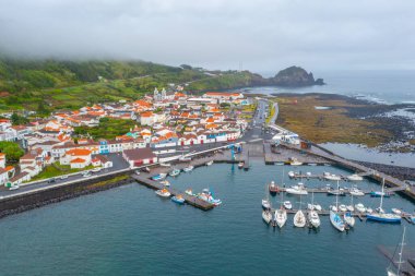 Portekiz 'deki Pico Adası' ndaki Lajes köyünün hava görüntüsü..