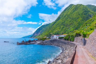 Portekiz 'in Sao Jorge adasındaki Faja dos Vimes köyü.