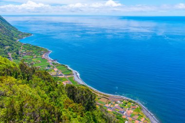 Portekiz 'in Sao Jorge adasındaki Faja dos Vimes köyü.