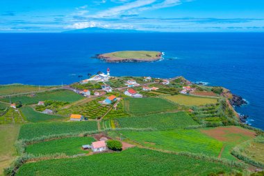 Portekiz 'deki Sao Jorge adasında Ponta do Topo Panoraması.