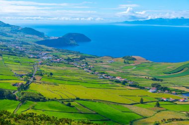 Portekiz, Azores 'deki Sao Jorge adasının kırsal arazisi..
