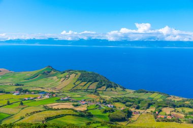 Portekiz, Azores 'deki Sao Jorge adasının kırsal arazisi..
