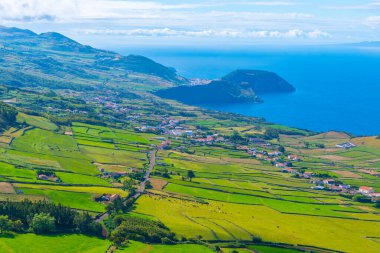 Portekiz, Azores 'deki Sao Jorge adasının kırsal arazisi..