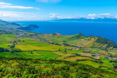 Portekiz, Azores 'deki Sao Jorge adasının kırsal arazisi..