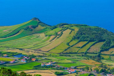 Portekiz, Azores 'deki Sao Jorge adasının kırsal arazisi..