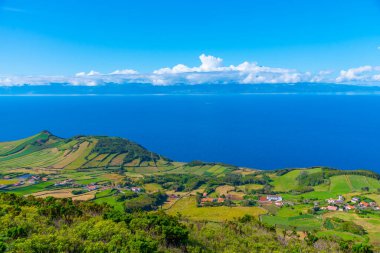 Portekiz, Azores 'deki Sao Jorge adasının kırsal arazisi..
