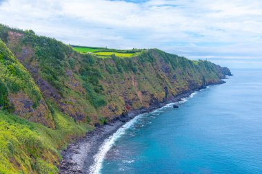 Portekiz 'deki Sao Miguel adasının kıyı şeridi.