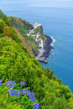 Portekiz, Azores 'deki Sao Miguel adasındaki Arnel deniz feneri..